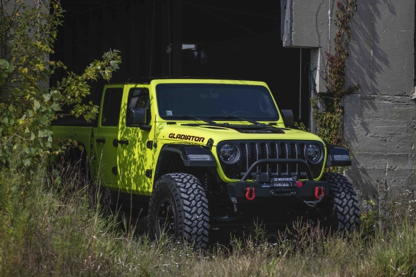 Lex Virella for ShockerRacing Girls with the Neon Gladiator JT