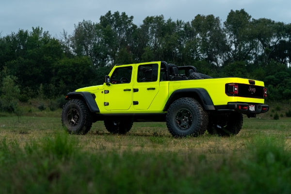 Sarah aka Sen.Cityy with Neon Gladiator