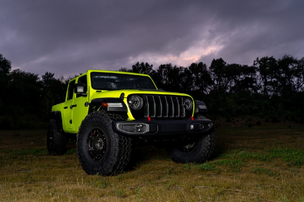 Sarah aka Sen.Cityy with Neon Gladiator